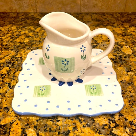 Pfaltzgraff Cloverhill creamer and trivet - Picture 2 of 2